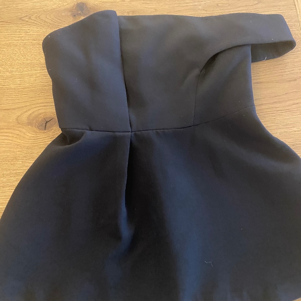 KEEPSAKE black asymmetrical off shoulder peplum top size large